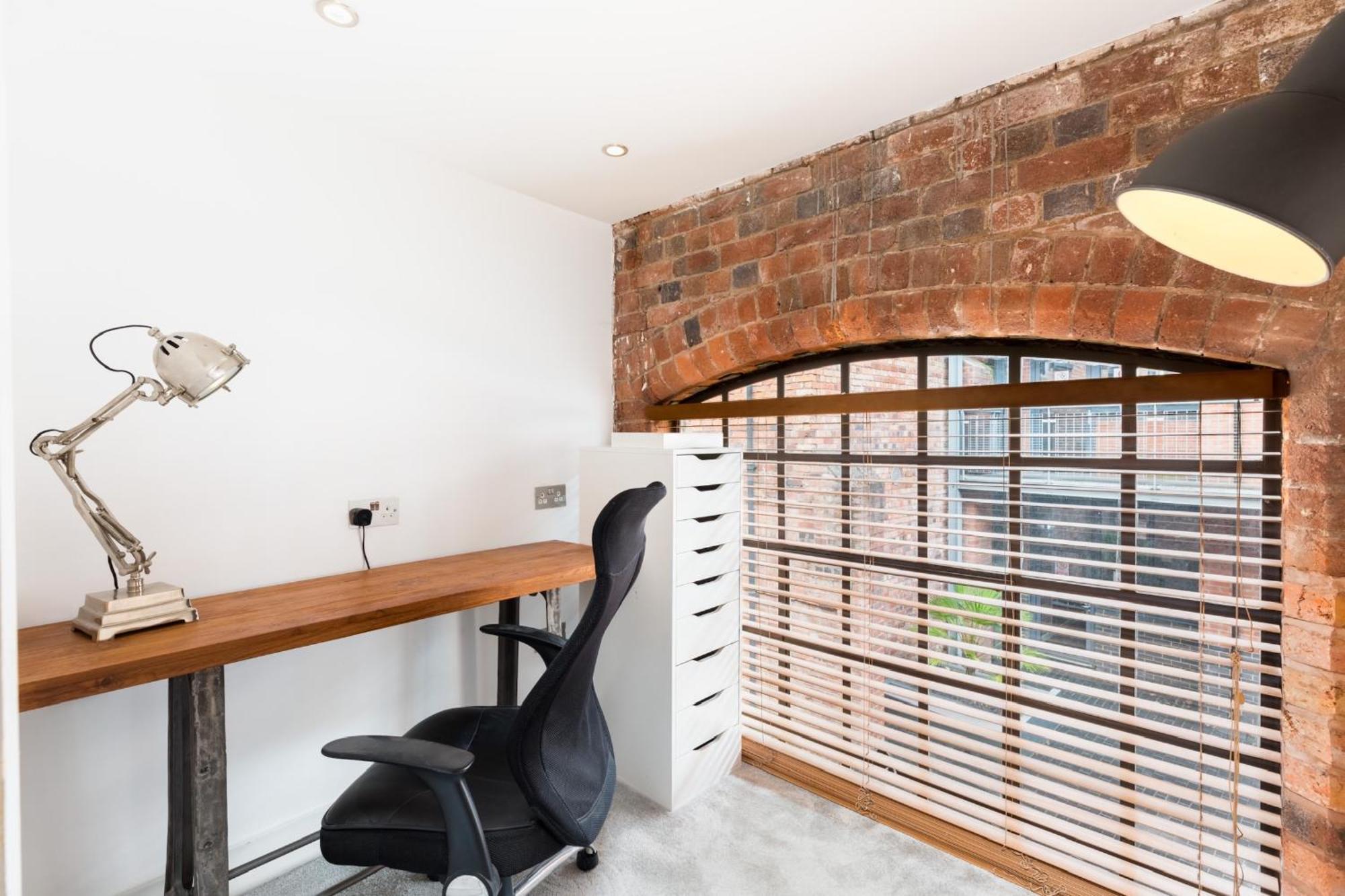 High End Luxury Townhouse In Jq, 4 Bedrooms, Flat Screen Tv In All Rooms, Free Parking, Near Birmingham City Centre Deposit Required Bagian luar foto