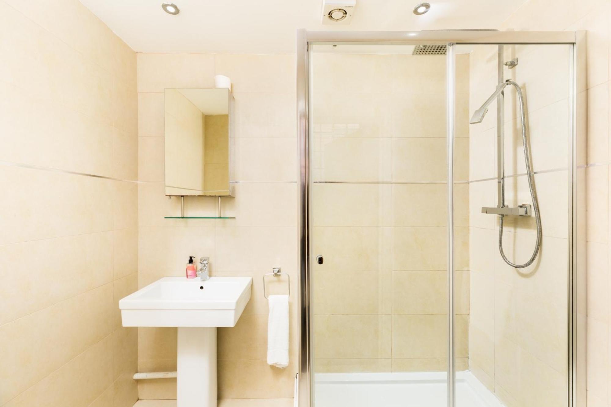 High End Luxury Townhouse In Jq, 4 Bedrooms, Flat Screen Tv In All Rooms, Free Parking, Near Birmingham City Centre Deposit Required Bagian luar foto