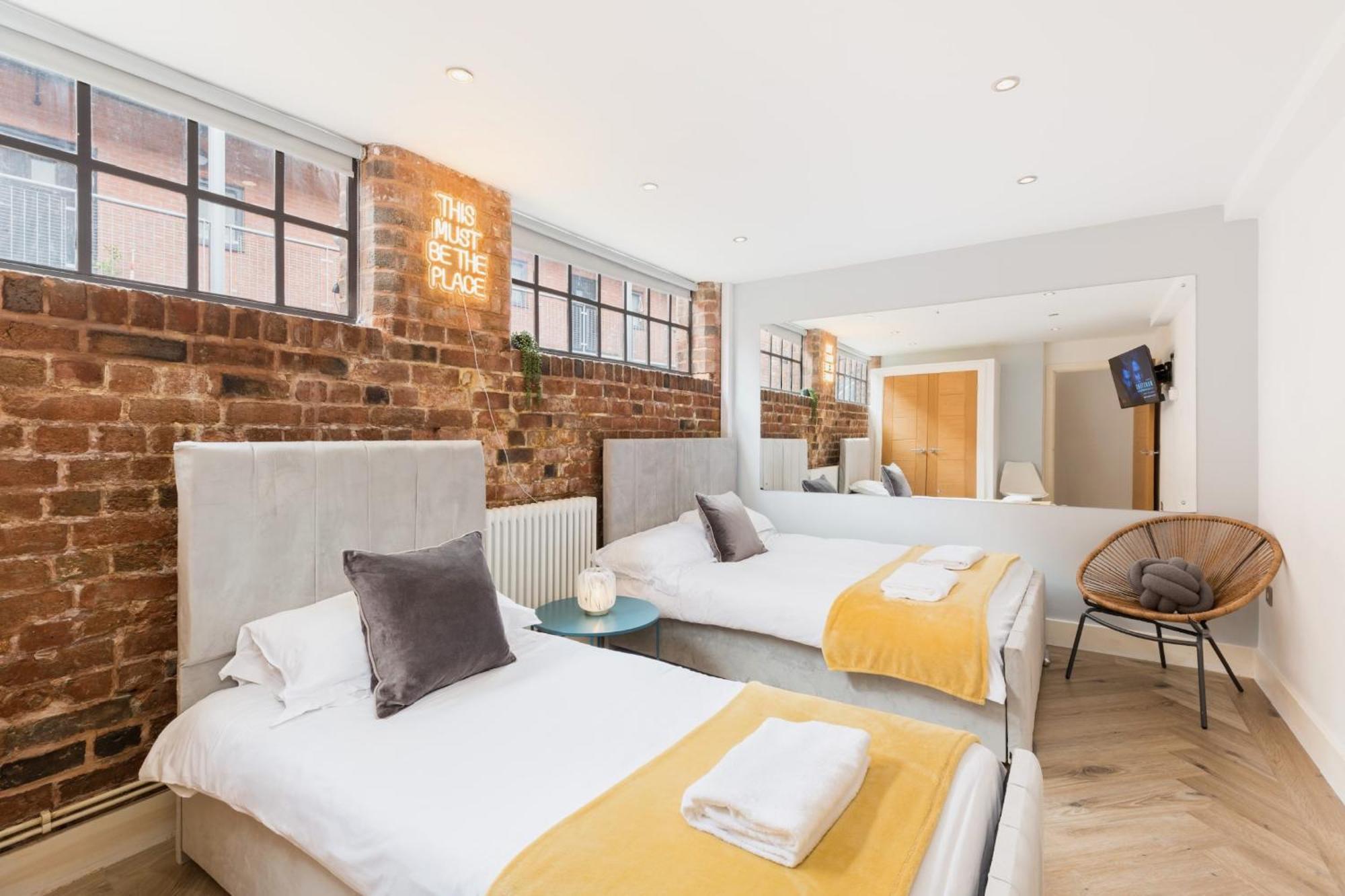 High End Luxury Townhouse In Jq, 4 Bedrooms, Flat Screen Tv In All Rooms, Free Parking, Near Birmingham City Centre Deposit Required Bagian luar foto