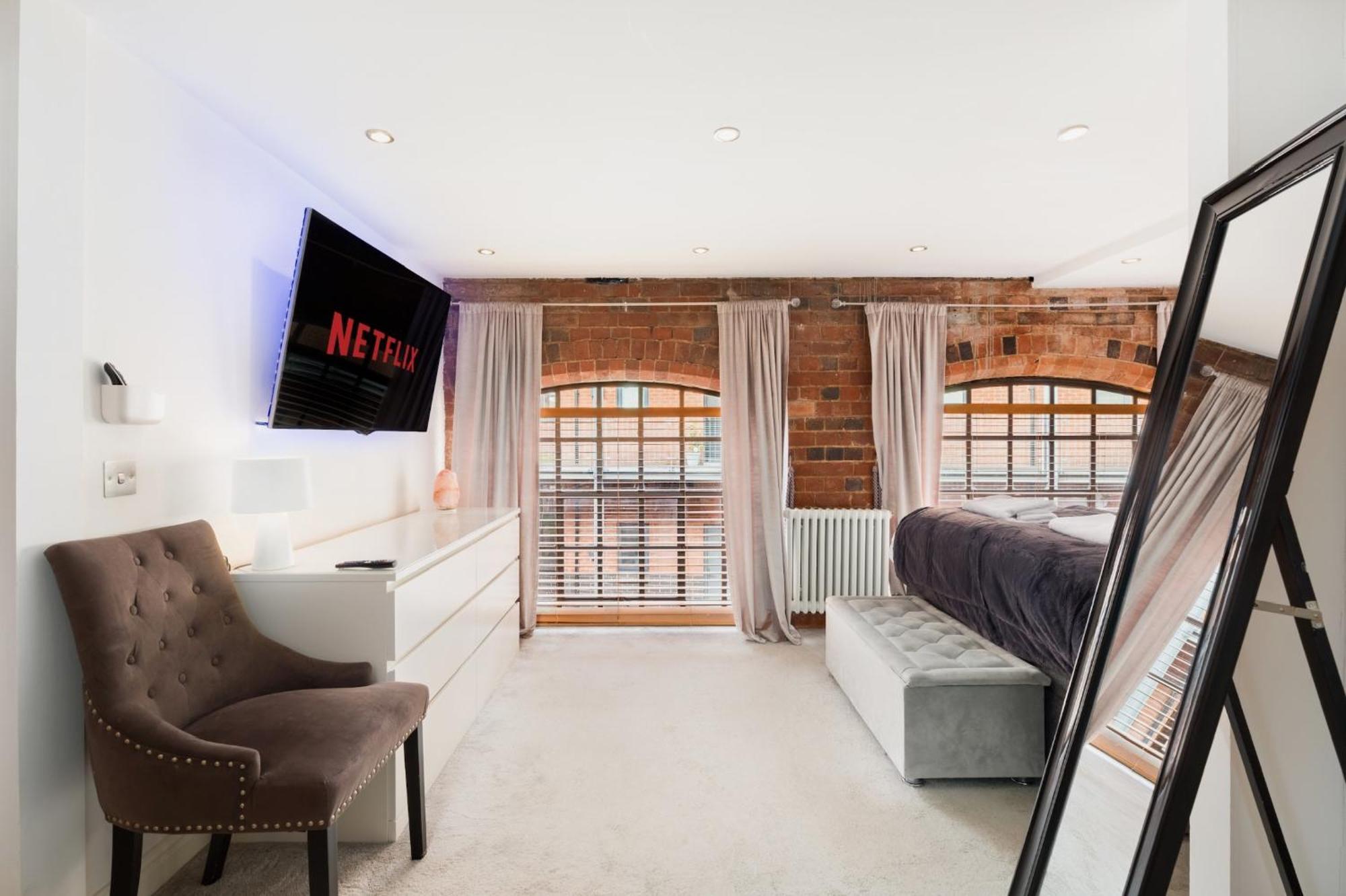 High End Luxury Townhouse In Jq, 4 Bedrooms, Flat Screen Tv In All Rooms, Free Parking, Near Birmingham City Centre Deposit Required Bagian luar foto